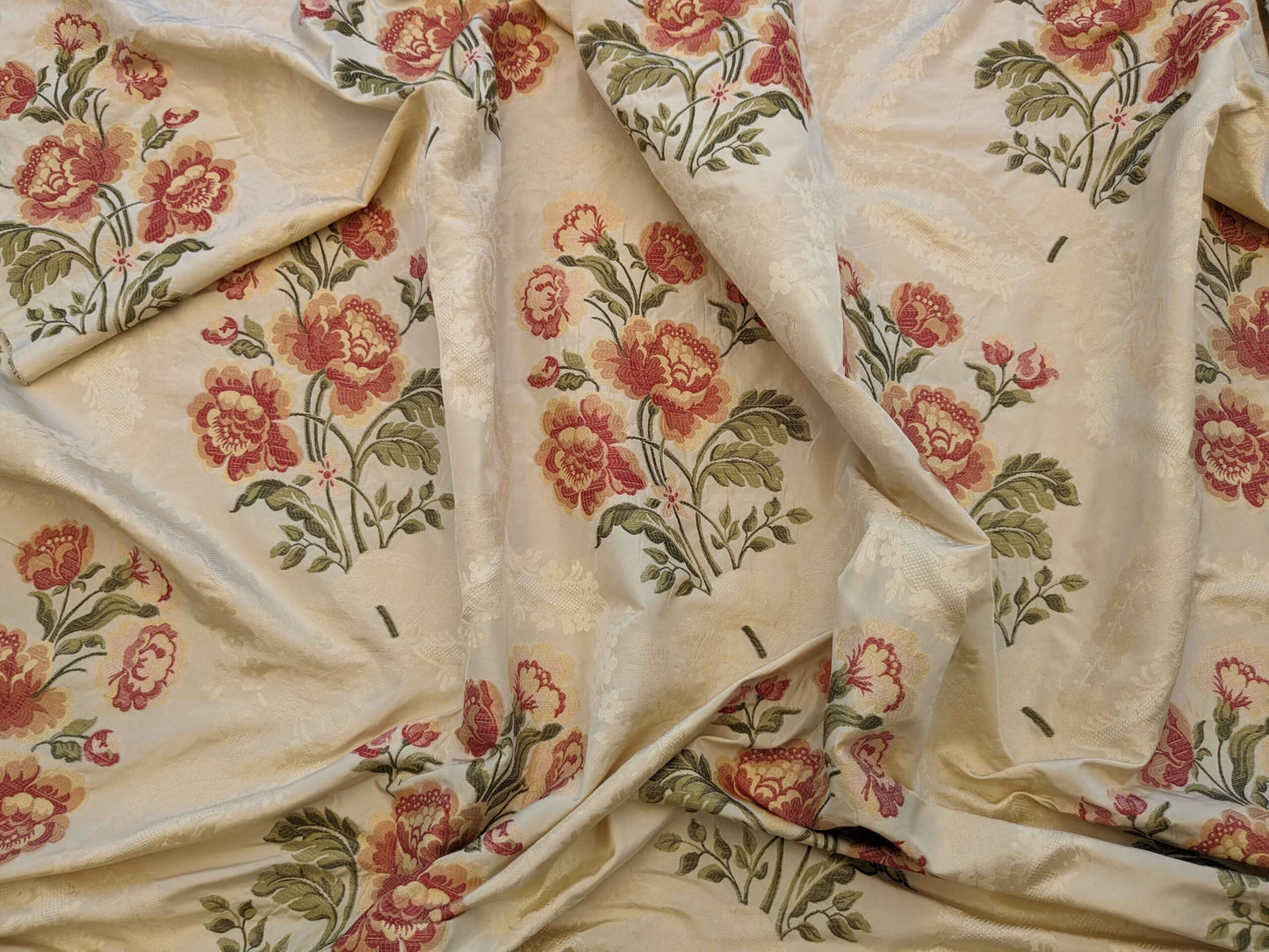 3.1yards Scalamandre Old World Weavers Floral Botanical Rose Foliage Cream Beige Green pink fil coupe Upholstery