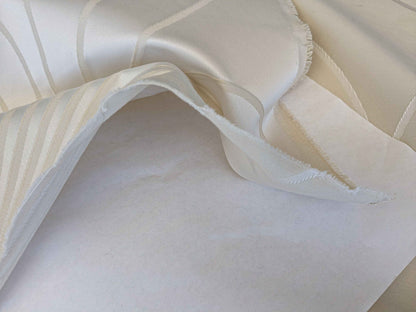 40"Length x 118" Width Lelievre Paris Trefle M1-Ivoire Damask Historic Jacquard Diamond Ogee Graphic White Cream Ivory Polyester