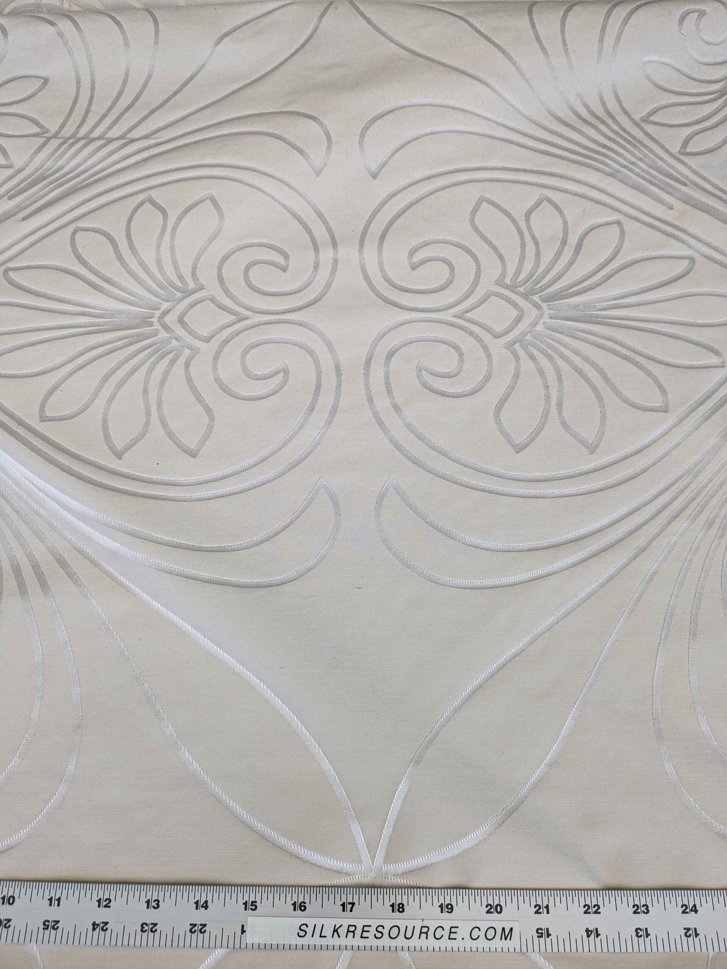 40"Length x 118" Width Lelievre Paris Trefle M1-Ivoire Damask Historic Jacquard Diamond Ogee Graphic White Cream Ivory Polyester