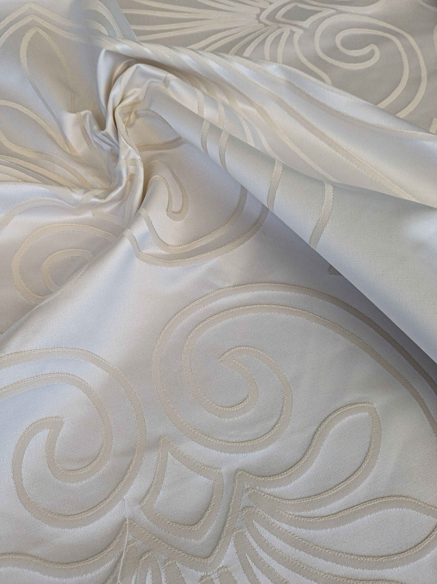 40"Length x 118" Width Lelievre Paris Trefle M1-Ivoire Damask Historic Jacquard Diamond Ogee Graphic White Cream Ivory Polyester