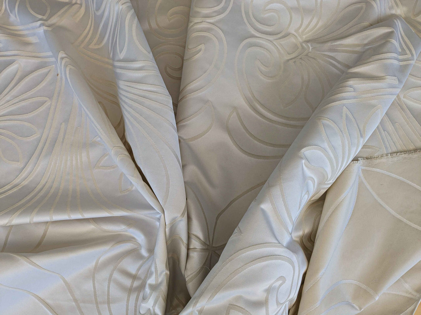 40"Length x 118" Width Lelievre Paris Trefle M1-Ivoire Damask Historic Jacquard Diamond Ogee Graphic White Cream Ivory Polyester