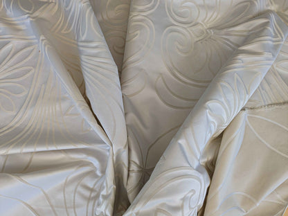 40"Length x 118" Width Lelievre Paris Trefle M1-Ivoire Damask Historic Jacquard Diamond Ogee Graphic White Cream Ivory Polyester