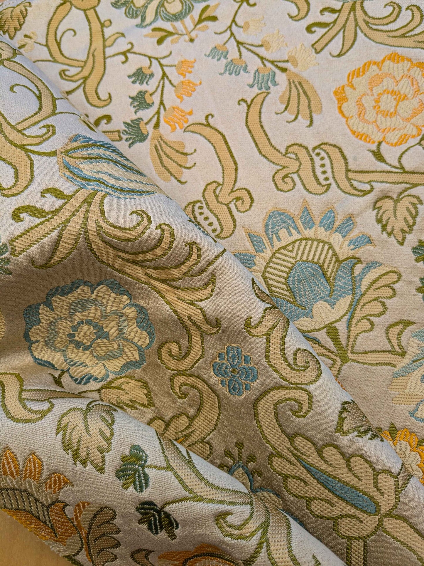 24 EV36 Tassinari and Chatel Joyeuse Creme Cut Velvet Linen Silk Beige Botanical Floral 25"x25"