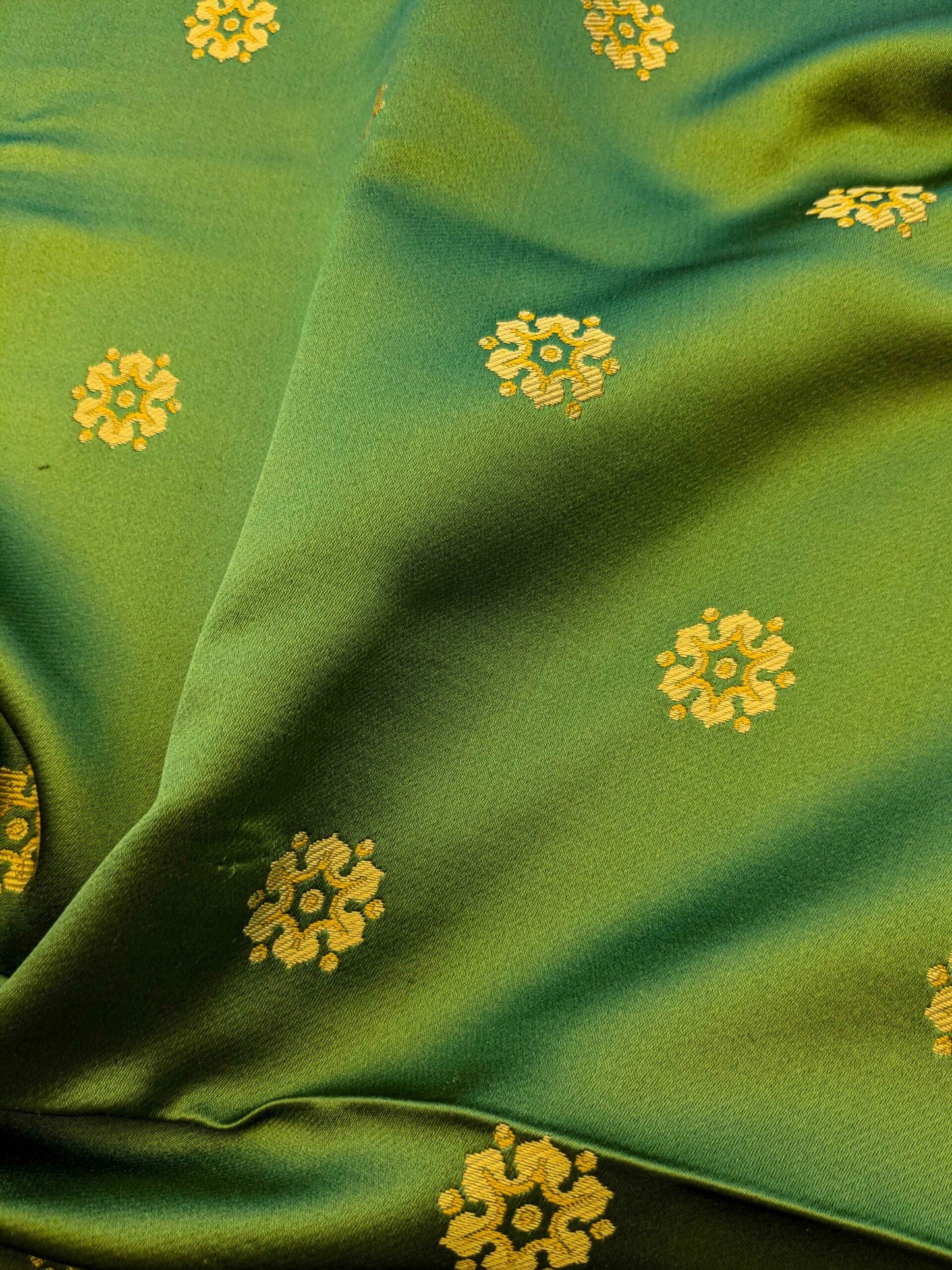 25 EV36 Tassinari and Chatel Davout Seme Vert Green Gold Silk Botanical Neoclassical 25"x25"