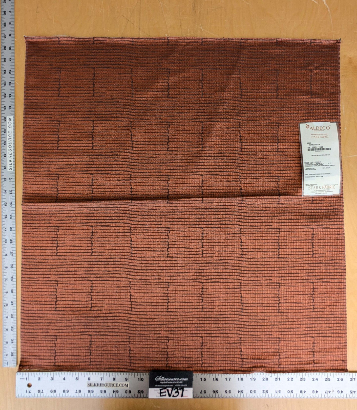 15 EV37 26" x 26" Aldeco Kali Terracotta Red Texture Solid Small Jacquard