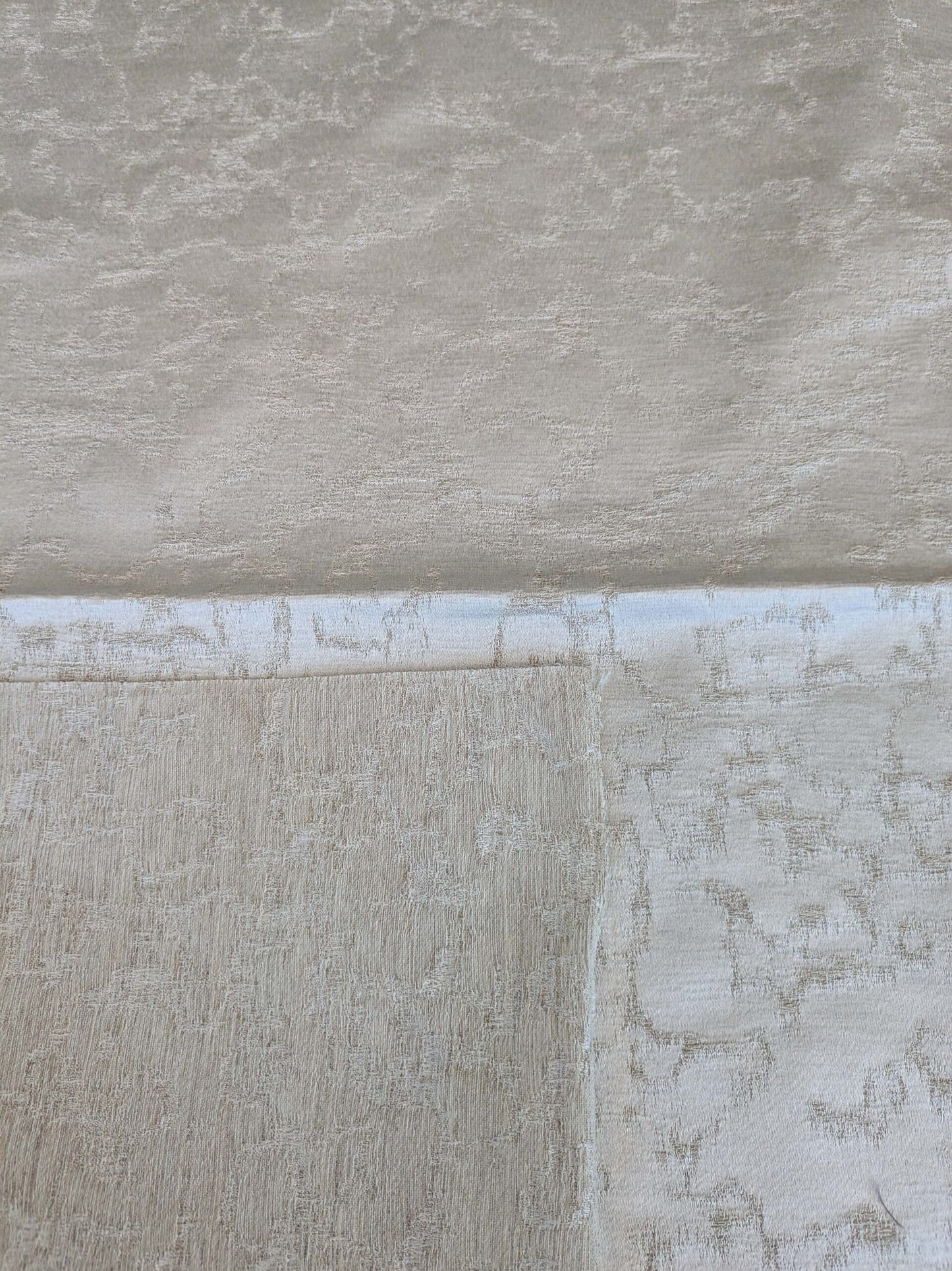 17 EV37 27" x 27" Aldeco Misty Pure White Abstract Small Jacquard