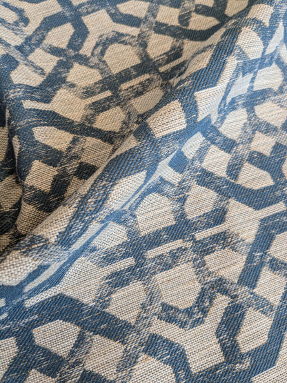 21 EV37 26" x 27" Old World Weavers Porta Fregio Ming Blue White Cream Jacquard Geometric  Lattice Fretwork