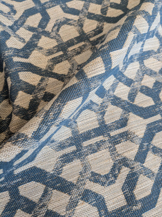 21 EV37 26" x 27" Old World Weavers Porta Fregio Ming Blue White Cream Jacquard Geometric  Lattice Fretwork