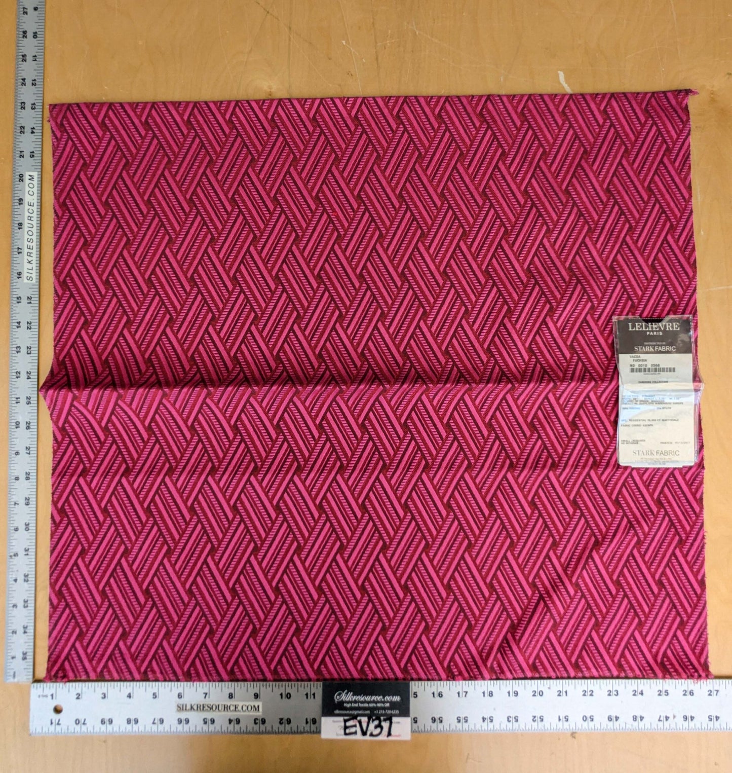 47 EV37 23" x 26" Lelievre Paris Vacoa Fuchsia Pink Diamond Ogee Viscose MSRP USD354/y