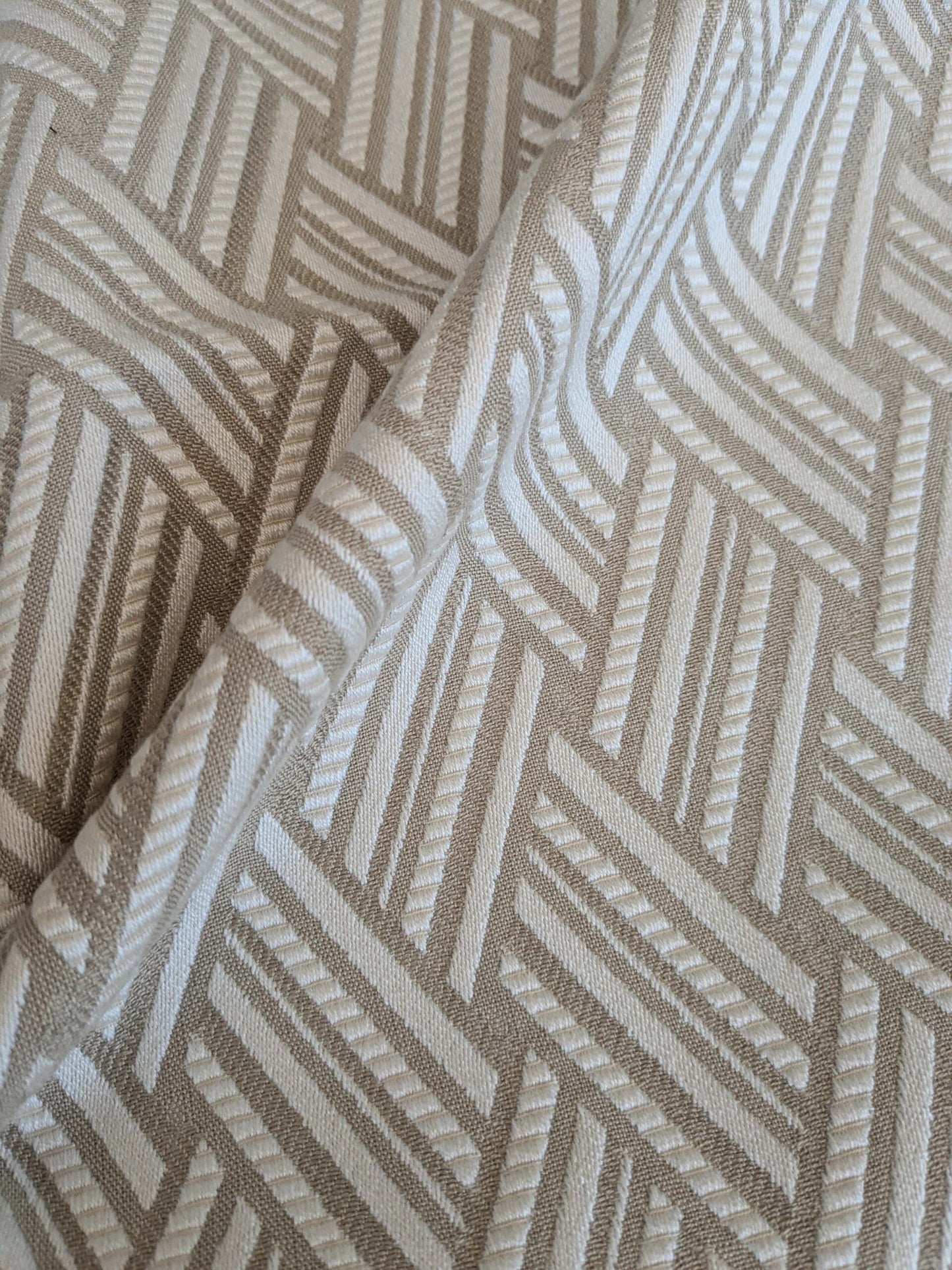 38 EV37 25" x 26" Lelievre Paris Vacoa Naturel Beige Diamond Ogee Viscose MSRP USD354/y