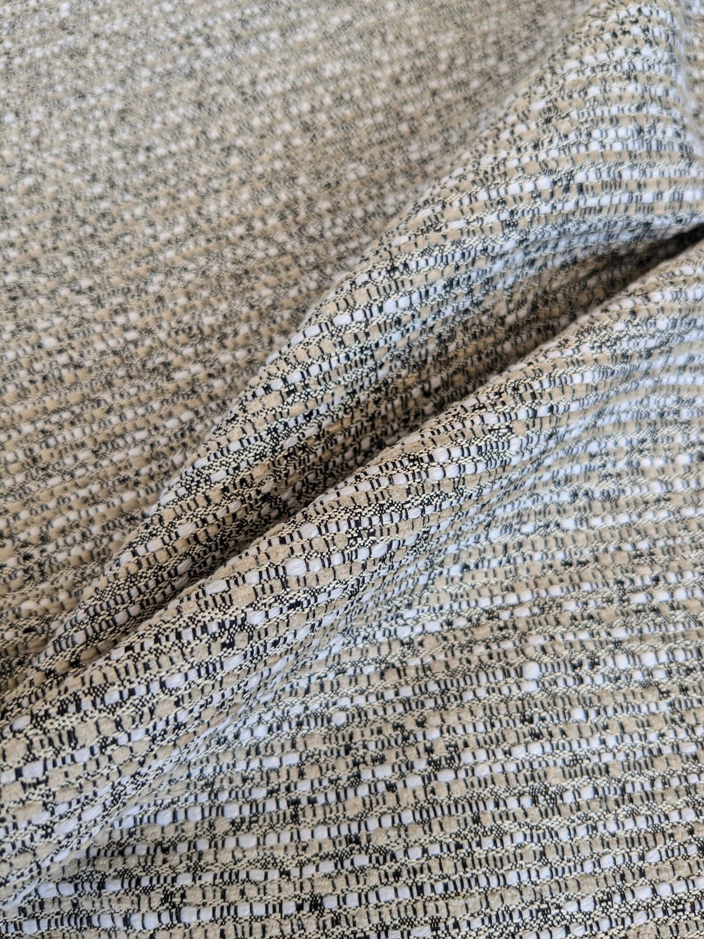 50 EV37 25" x 26" Lelievre Paris Maracas Salines Gray Solid Texture Polyester