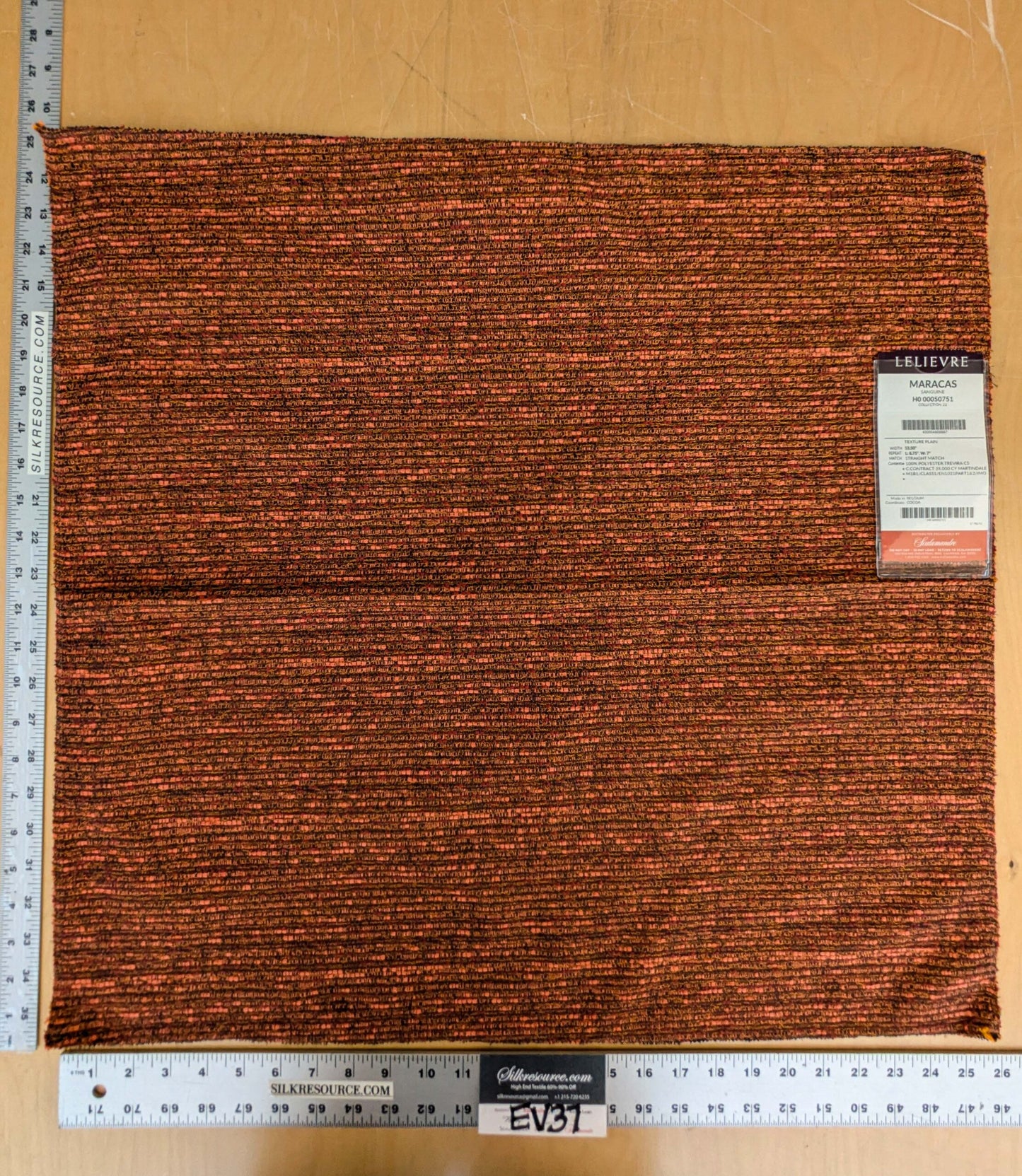 55 EV37 25" x 26" Lelievre Paris Maracas Sanguine Orange Solid Texture Polyester