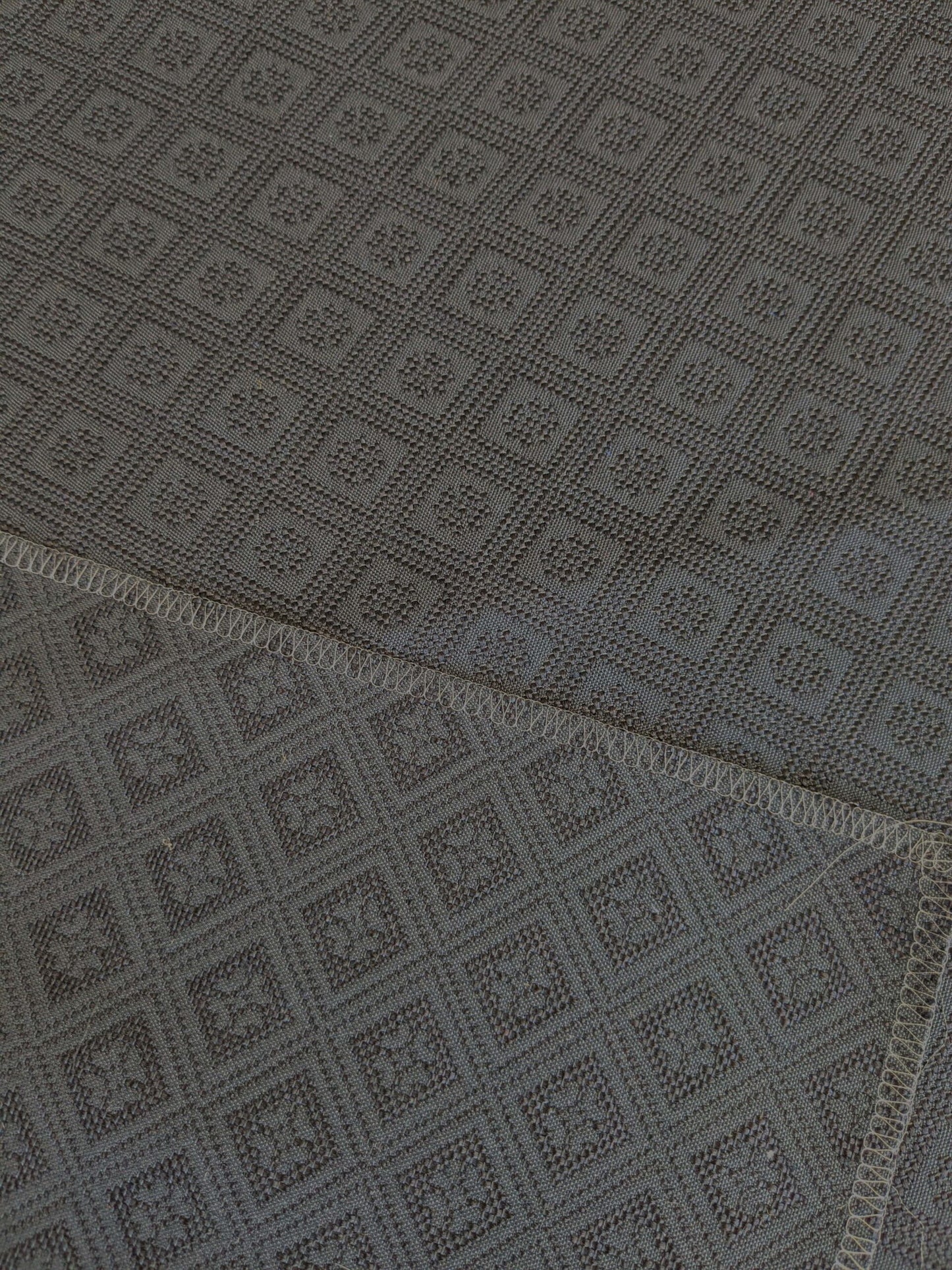 59 EV37 26" x 26" Lelievre Paris Cavalo Noir Black Diamond Ogee Small Texture