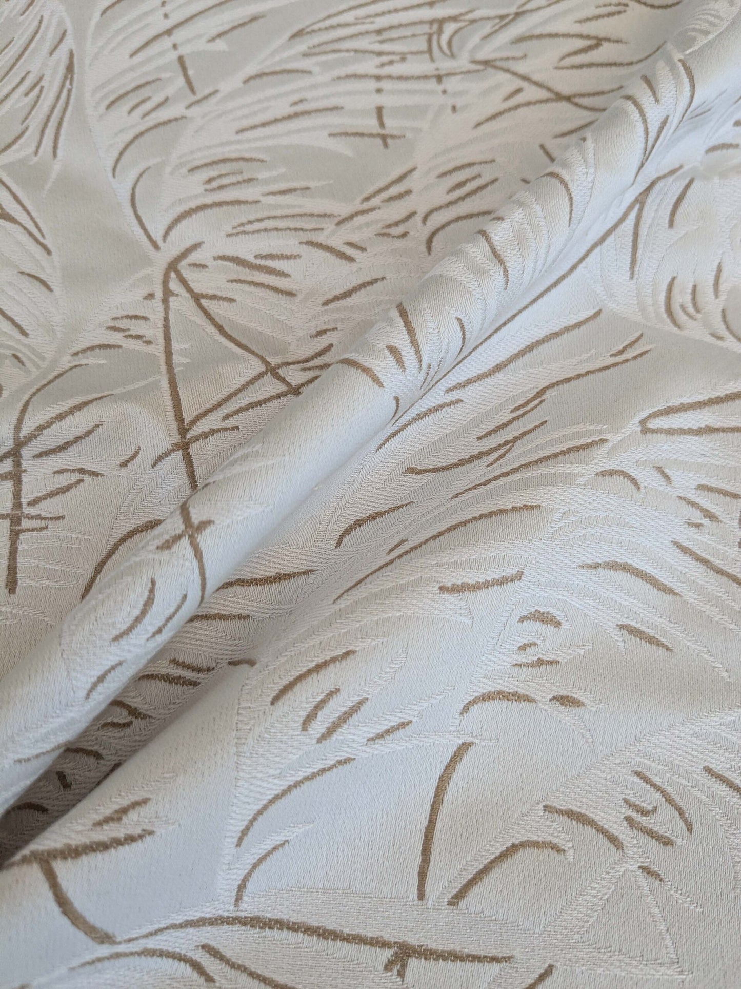 60 EV37 26" x 25" Lelievre Paris Graminae Blanc White Beige Jacquard Woven