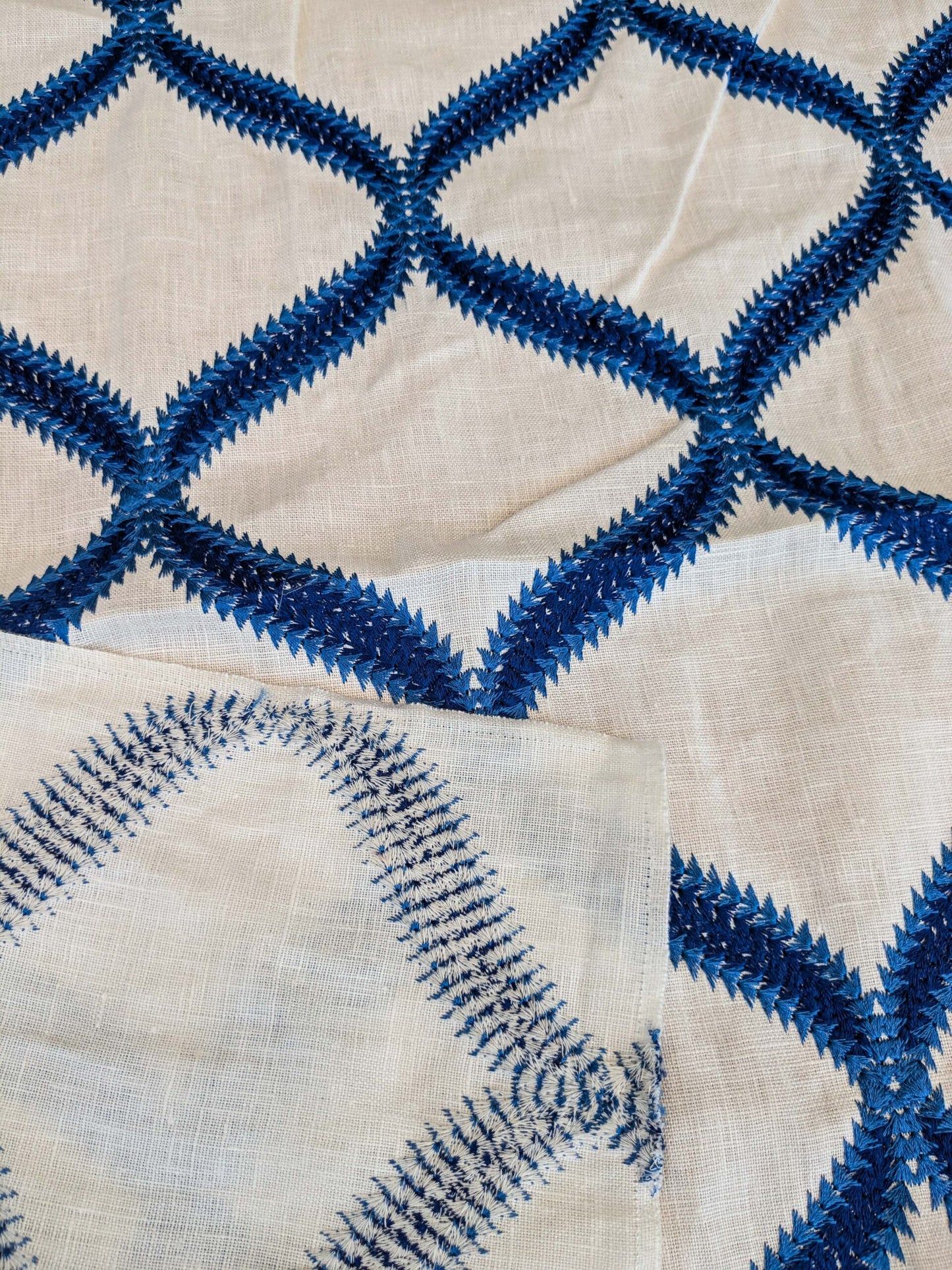 70 EV37 26" x 24" Scalamandre Rondure Embroidery Cobalt Blue White Diamond Ogee MSRP USD 492/y