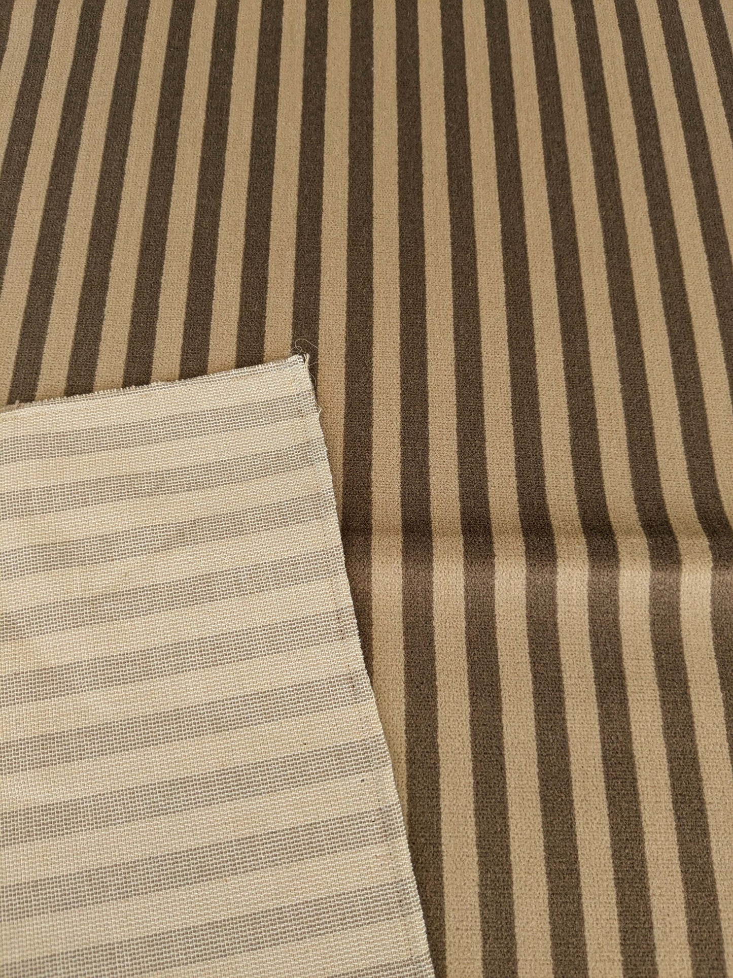 83 EV37 27" x 27" Fonthill Colline Bark Velvet Brown Stripe