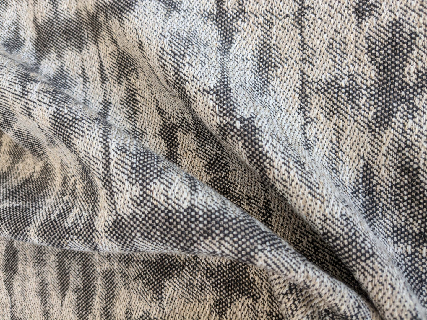 86 EV37 27" x 26" Scalamandre Shibori Weave Pewter Gray White Jacquard Abstract Texture MSRP USD 246/y