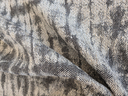 86 EV37 27" x 26" Scalamandre Shibori Weave Pewter Gray White Jacquard Abstract Texture MSRP USD 246/y