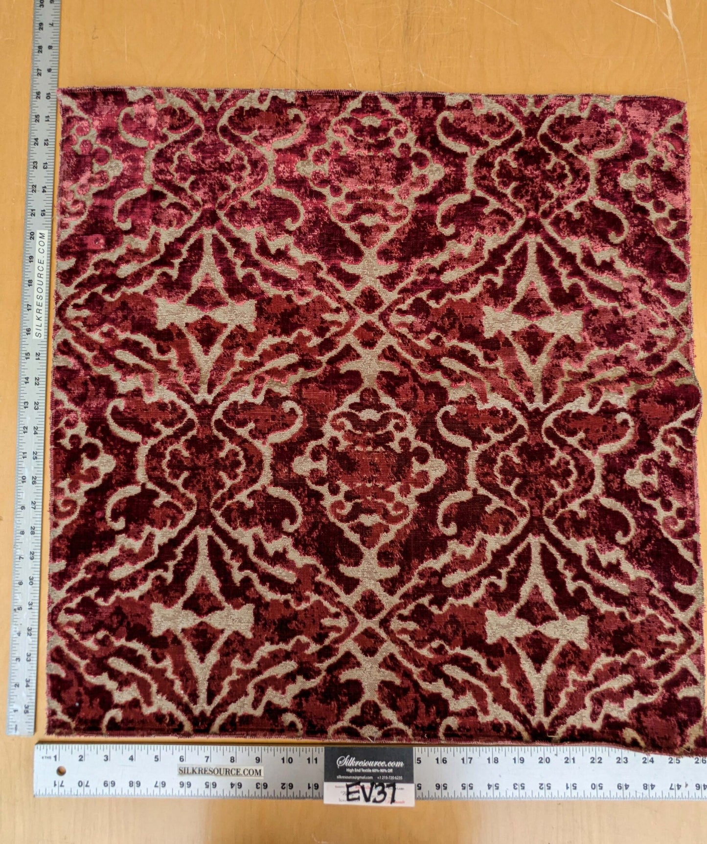 95 EV37 26" x 26" Scalamandre Palazzo Velvet Red Beige Cut Velvet Damask Renaissance MSRP USD 494/y