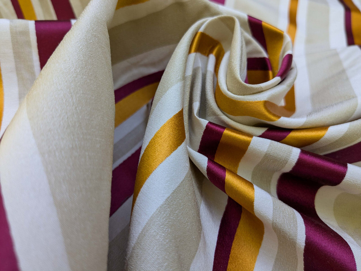 Scalamandre Tango Tangerine/Multi Orange Red Beige White Stripe MSRP USD 324/y