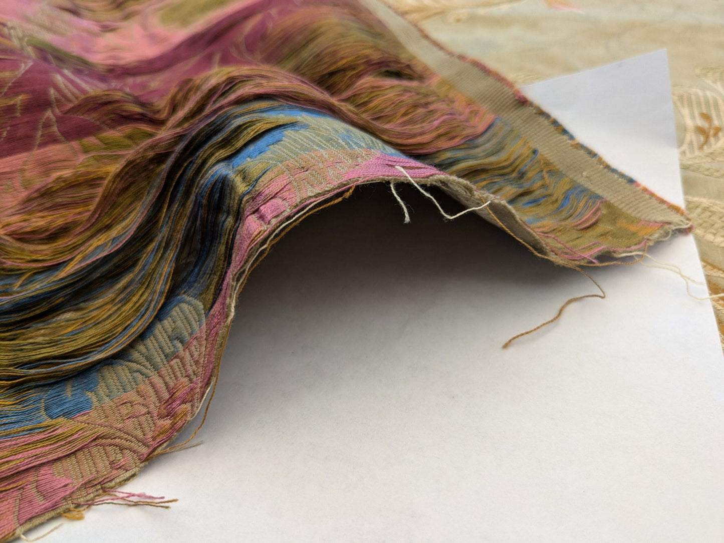 1.5y Old World Weaver VIVIANA French Lace Carnation Lampas Brown MSRP USD328/Y