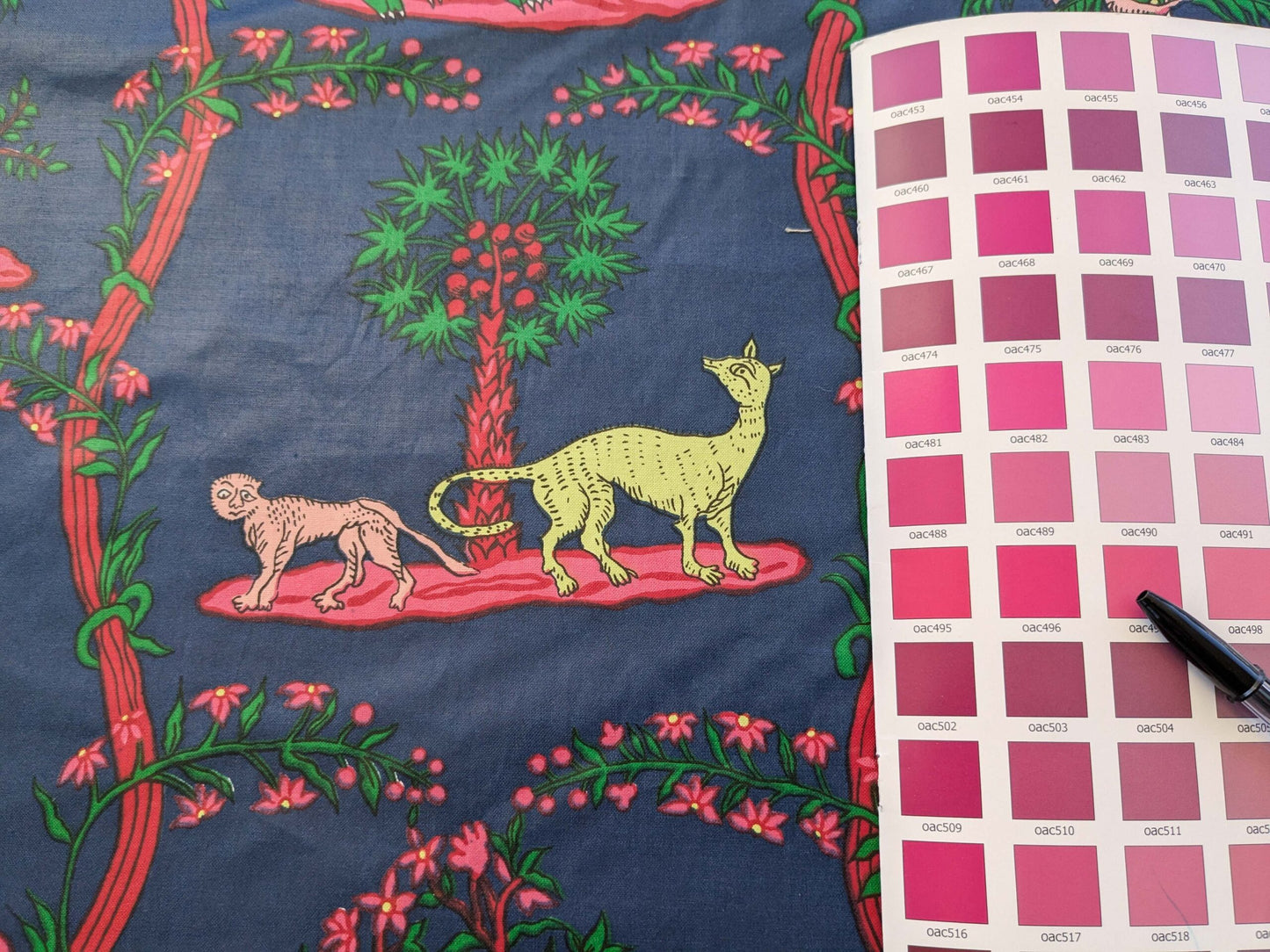 2.8y Scalamanndre Animals Figurative Tiger Botanical Red Green on Blue