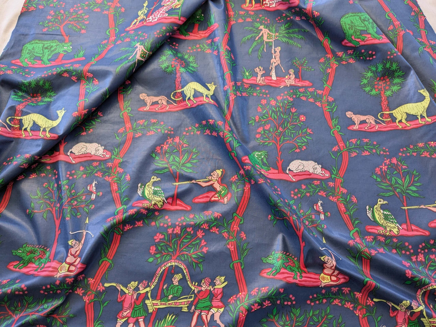 2.8y Scalamanndre Animals Figurative Tiger Botanical Red Green on Blue