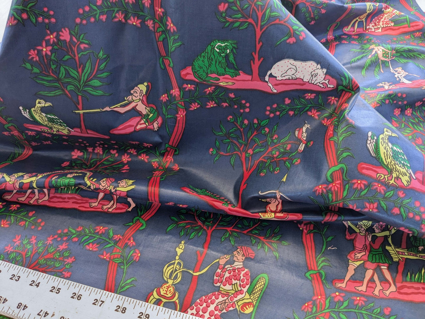 2.8y Scalamanndre Animals Figurative Tiger Botanical Red Green on Blue