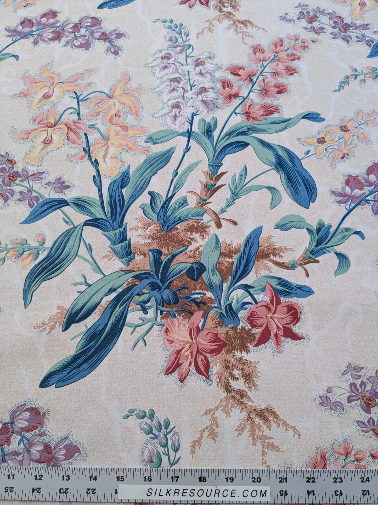 By yard Scalamandre Bouquet Marlyn Park Fh Multi/beige Cotton MSRP USD 188/y