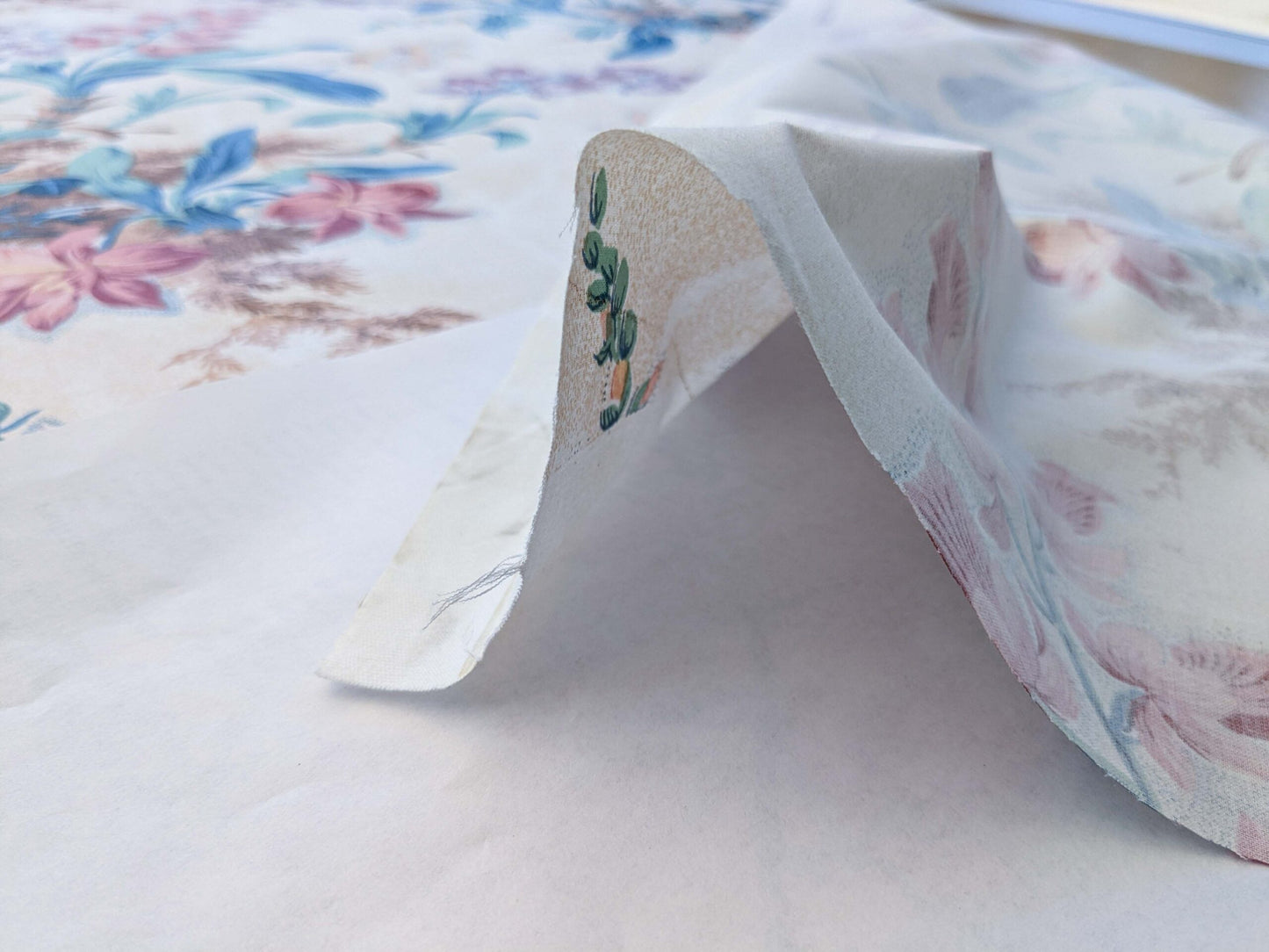 By yard Scalamandre Bouquet Marlyn Park Fh Multi/beige Cotton MSRP USD 188/y