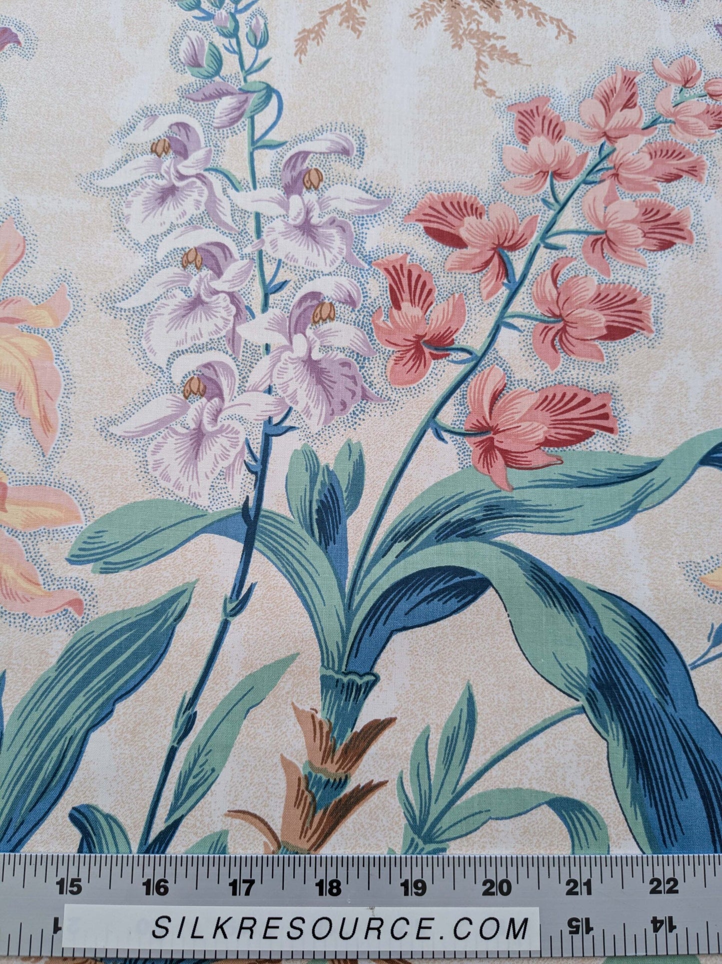 By yard Scalamandre Bouquet Marlyn Park Fh Multi/beige Cotton MSRP USD 188/y