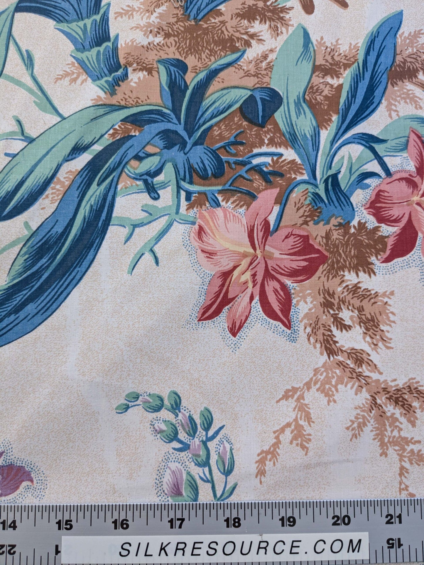 By yard Scalamandre Bouquet Marlyn Park Fh Multi/beige Cotton MSRP USD 188/y