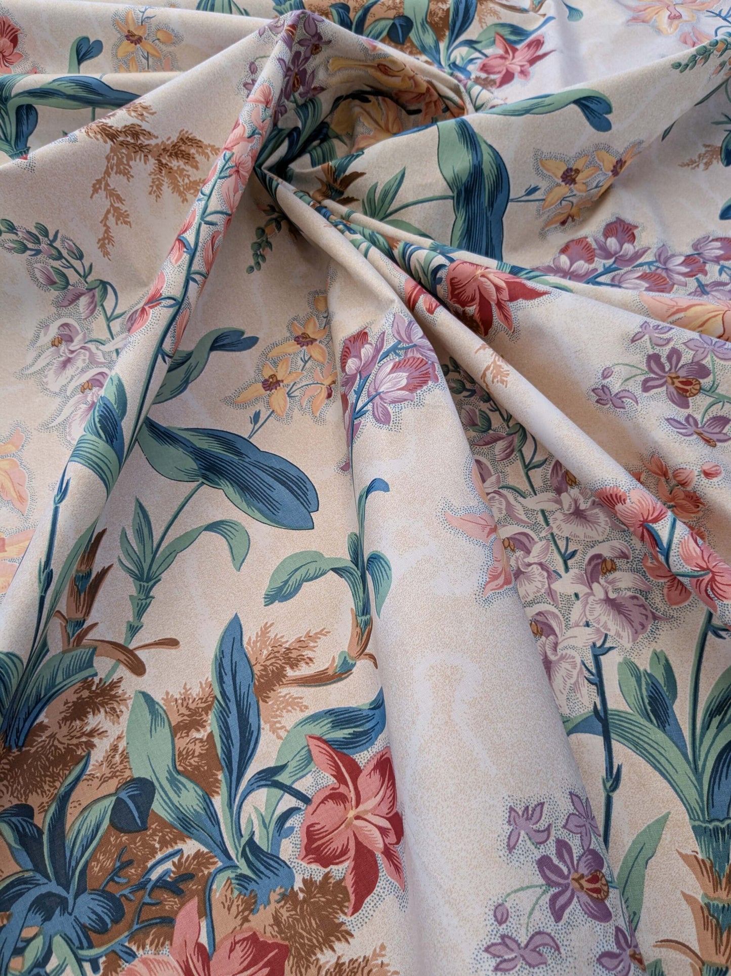 By yard Scalamandre Bouquet Marlyn Park Fh Multi/beige Cotton MSRP USD 188/y