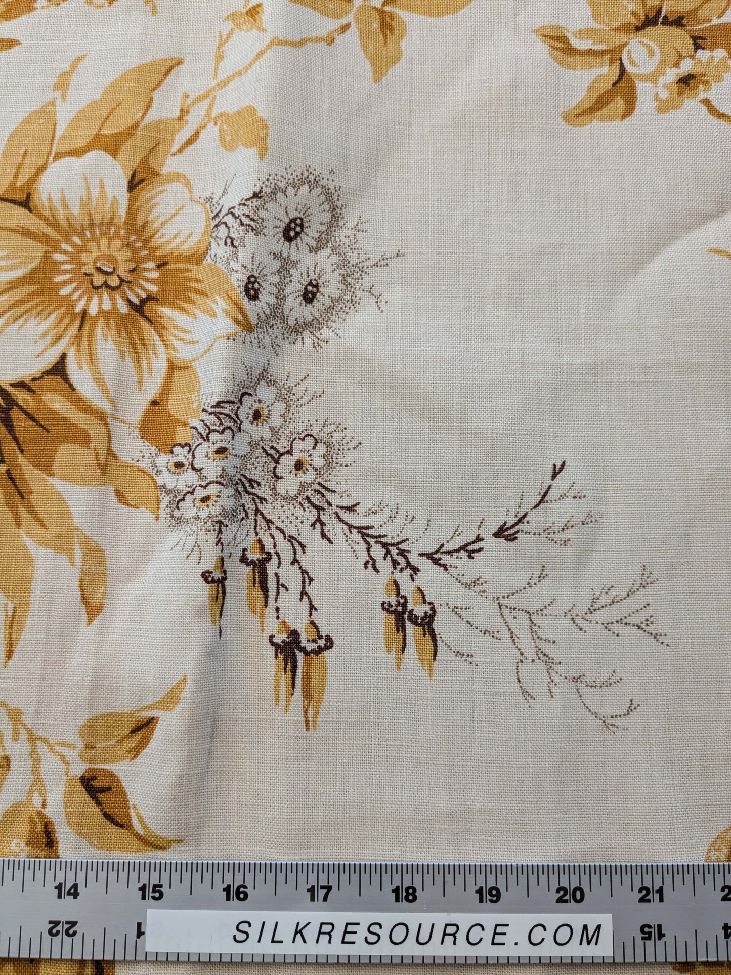 24 EV38 Scalamandre Bantry House Hand Printed Linen Yellow Floral 1.2y