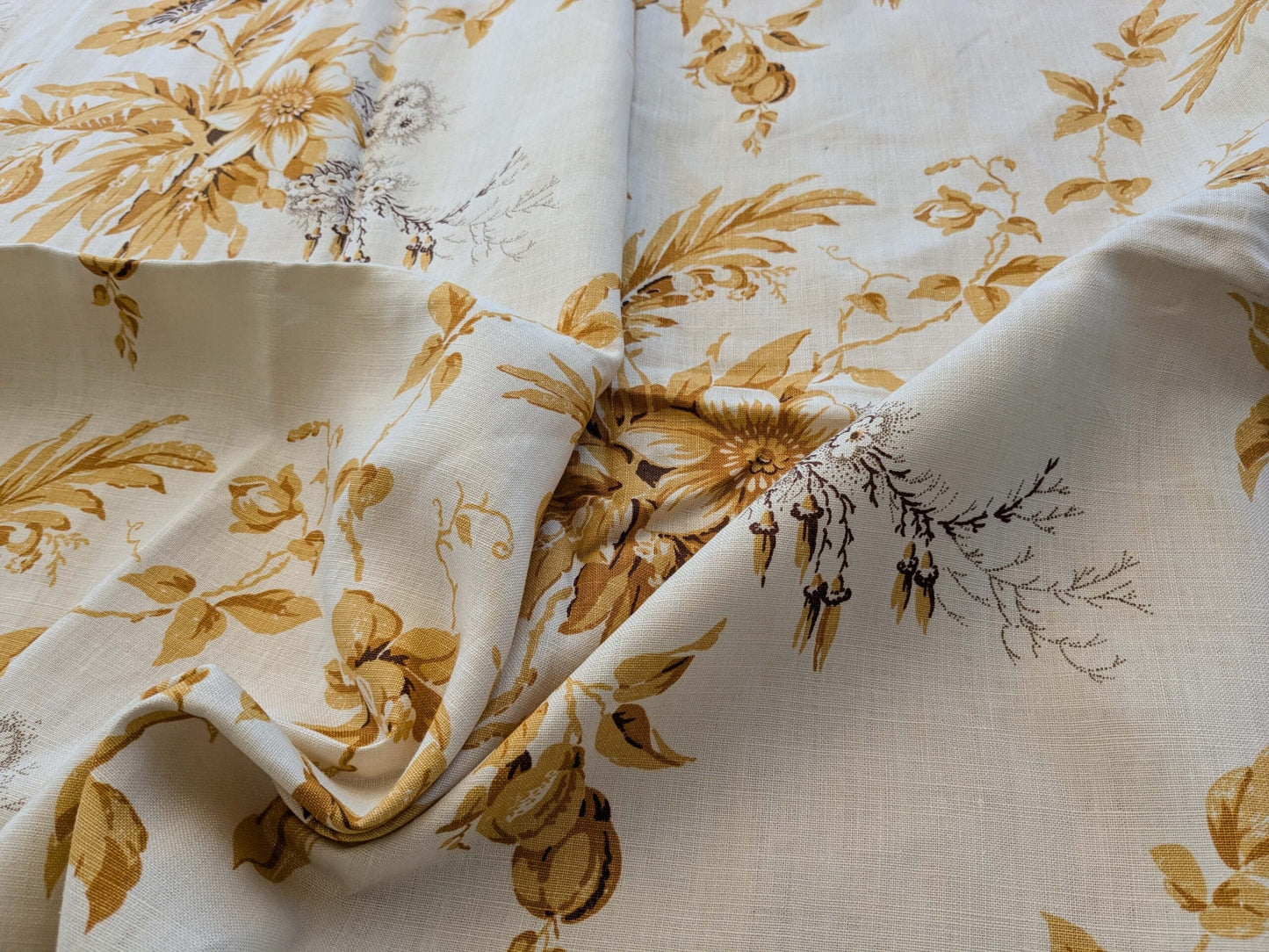 24 EV38 Scalamandre Bantry House Hand Printed Linen Yellow Floral 1.2y