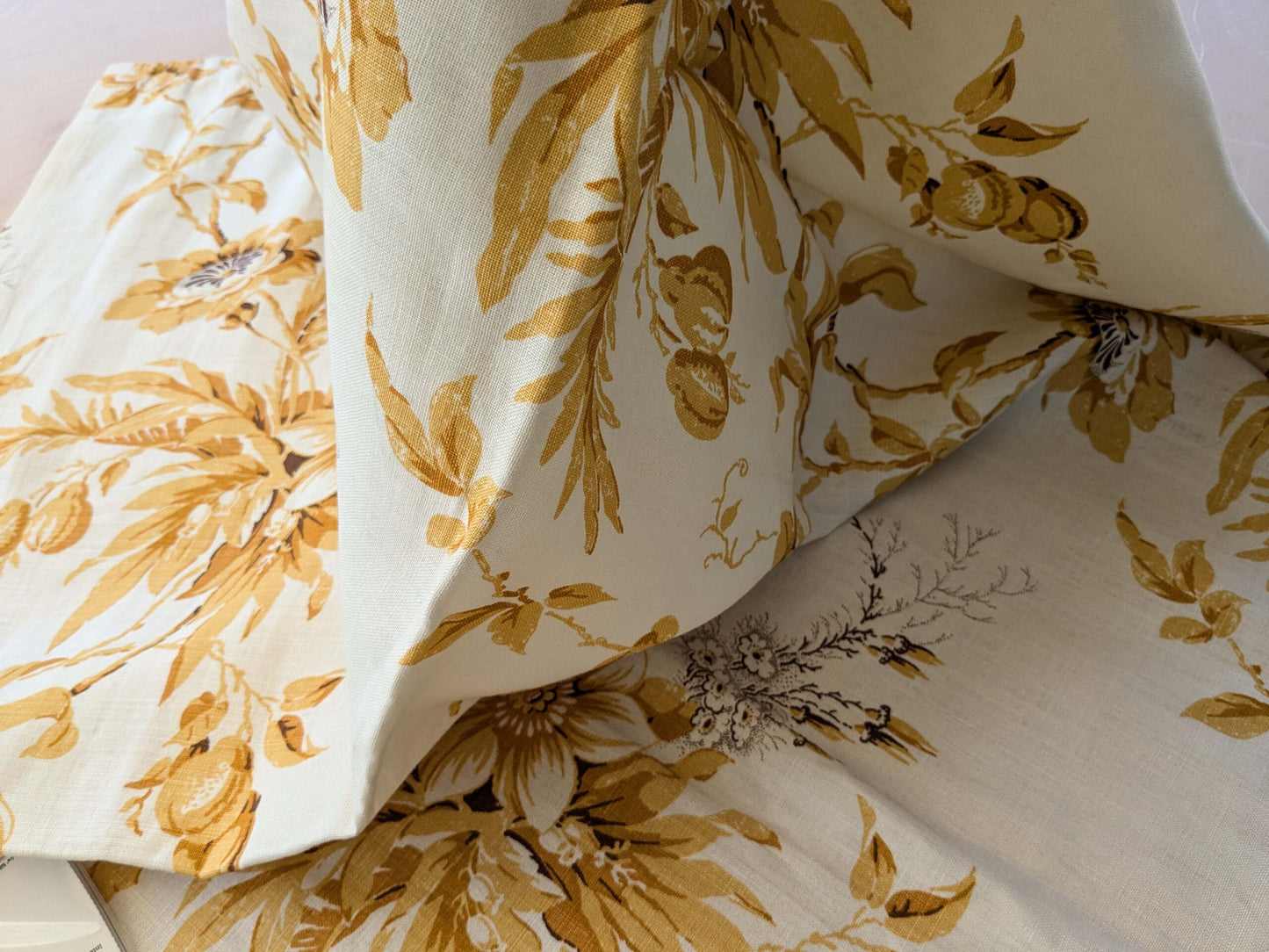 24 EV38 Scalamandre Bantry House Hand Printed Linen Yellow Floral 1.2y