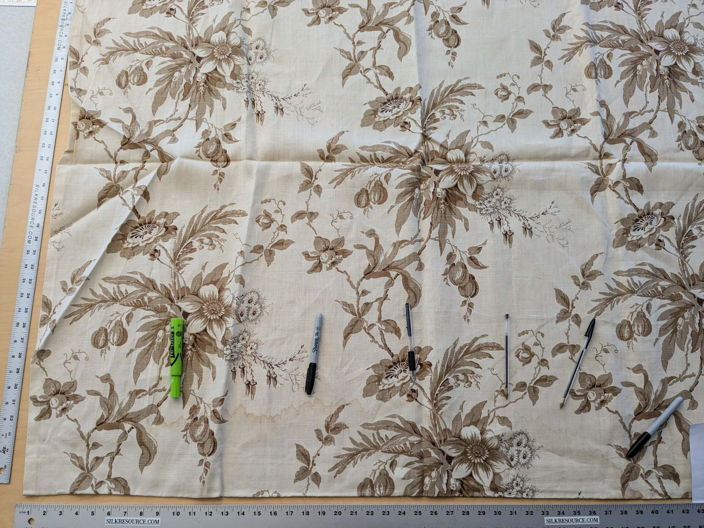 25 EV38 Scalamandre Bantry House Hand Printed Linen Brown Beige Floral 1.1y DEFECT