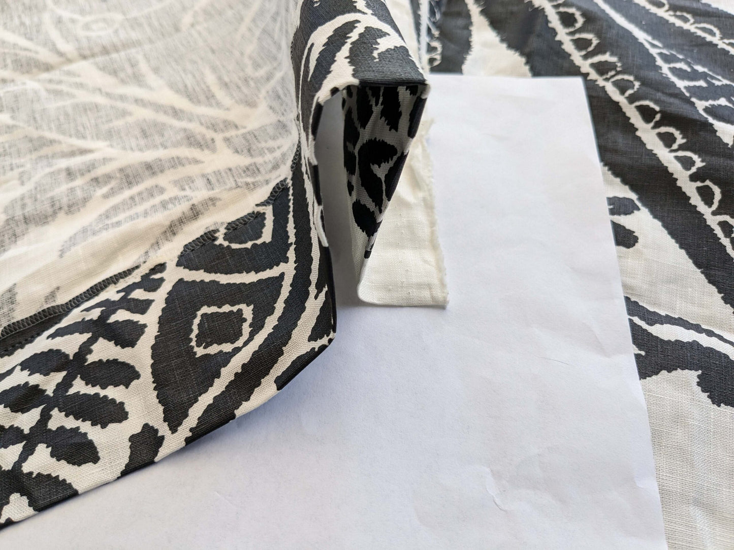 33 EV38 Scalamandre East India Bianco Nero Black White Printed Linen Damask 2.2y MSRP USD 440/Y