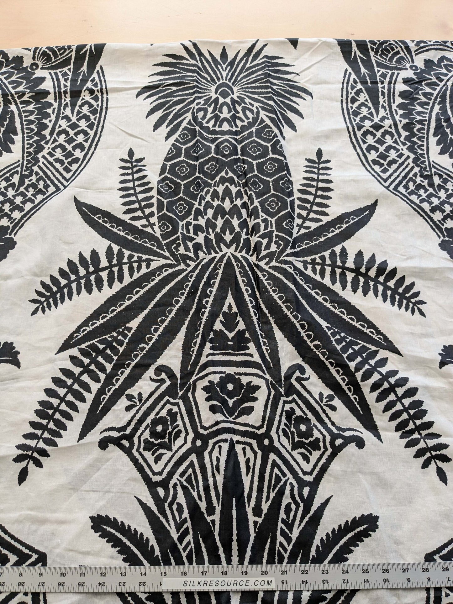 33 EV38 Scalamandre East India Bianco Nero Black White Printed Linen Damask 2.2y MSRP USD 440/Y