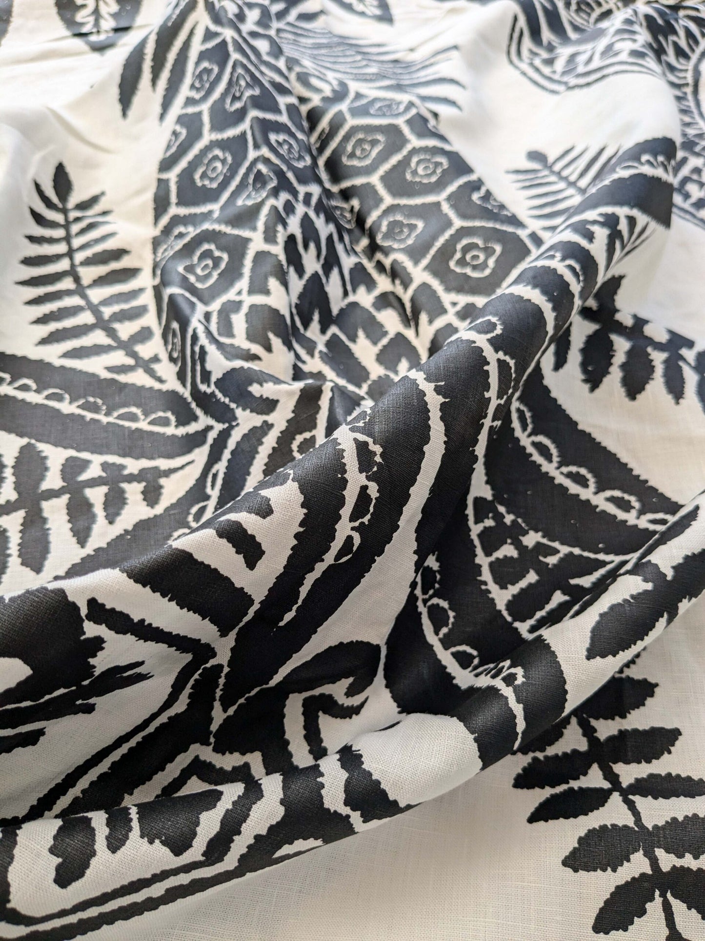 33 EV38 Scalamandre East India Bianco Nero Black White Printed Linen Damask 2.2y MSRP USD 440/Y