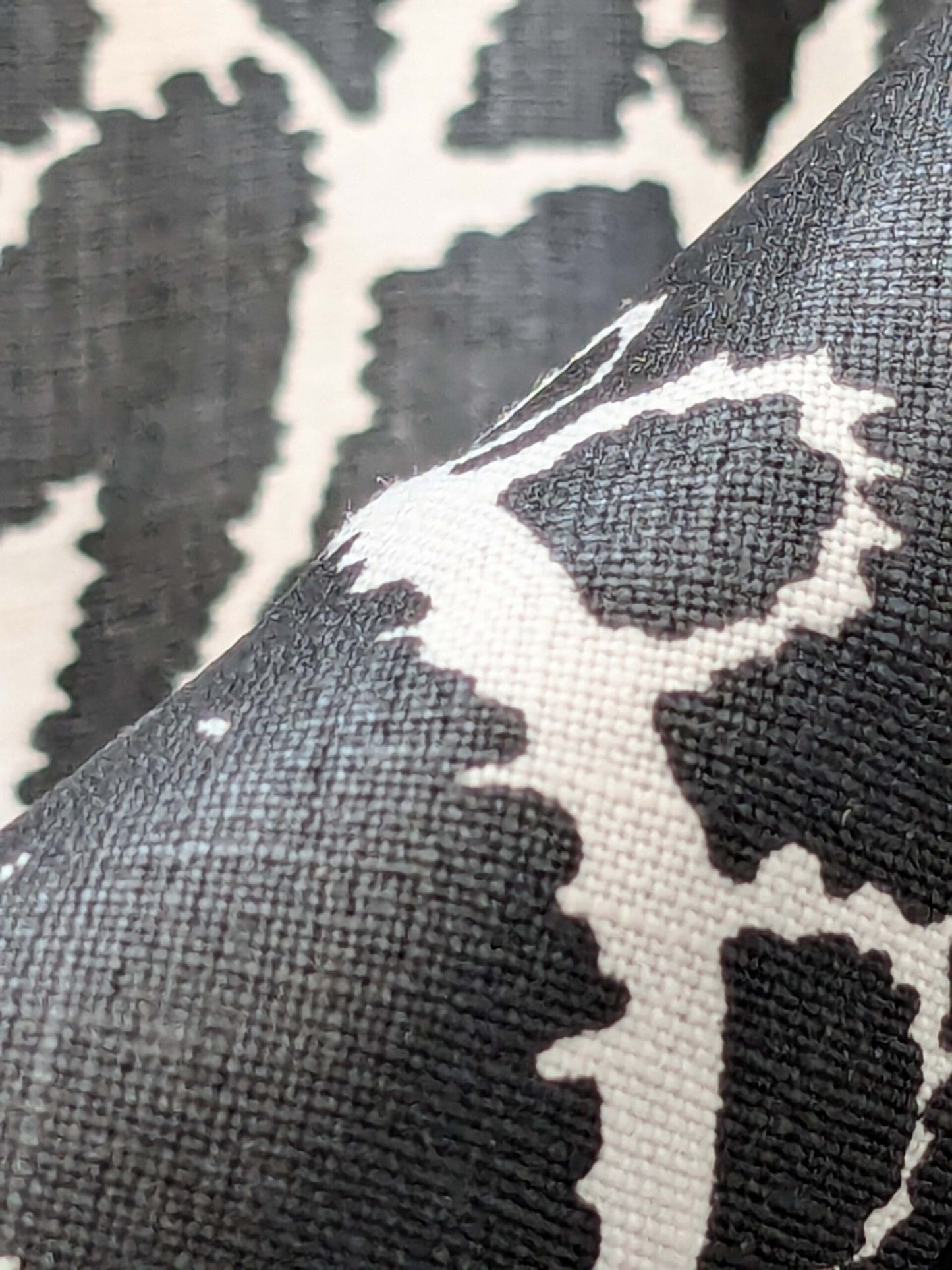 33 EV38 Scalamandre East India Bianco Nero Black White Printed Linen Damask 2.2y MSRP USD 440/Y