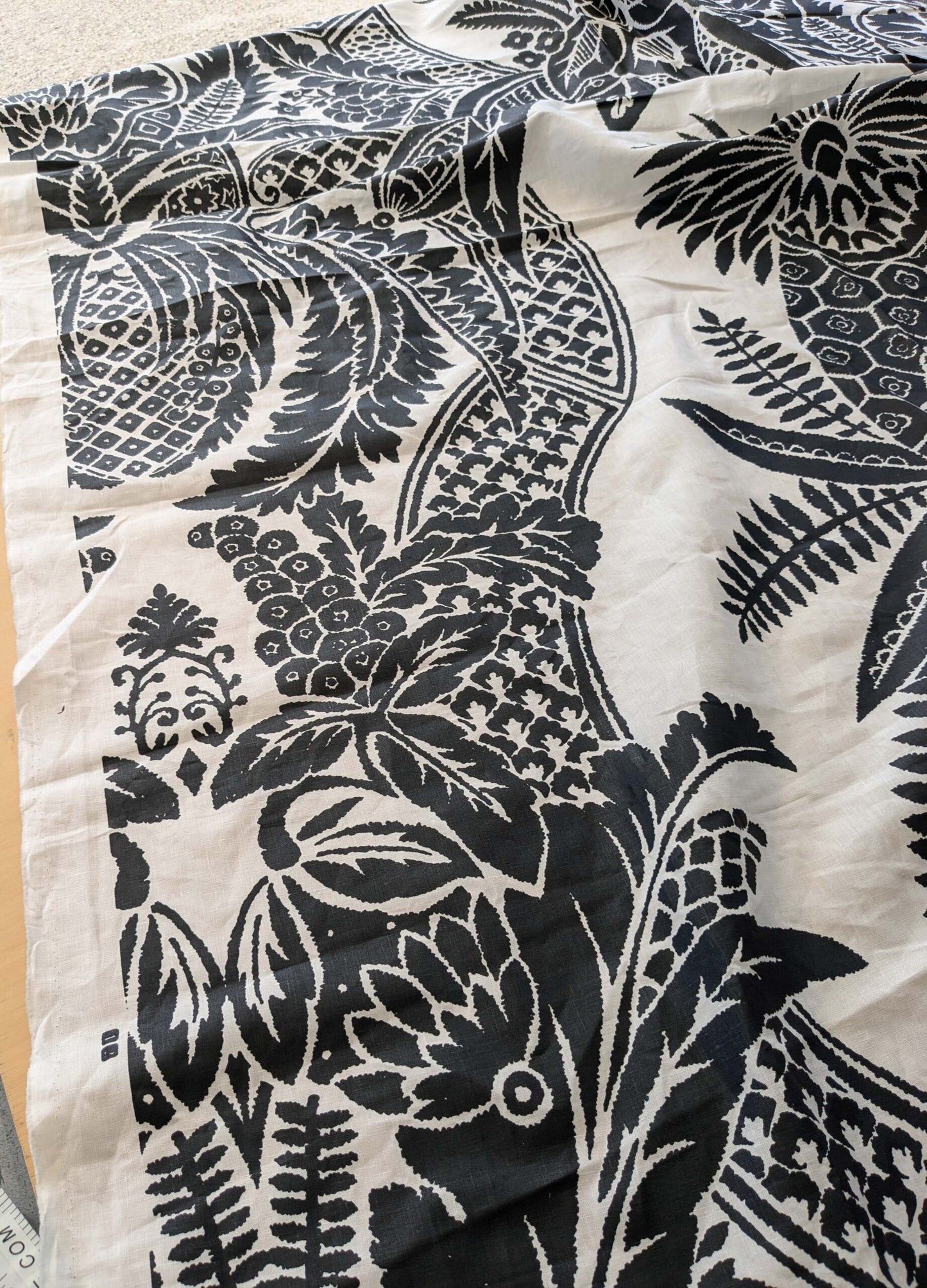 33 EV38 Scalamandre East India Bianco Nero Black White Printed Linen Damask 2.2y MSRP USD 440/Y