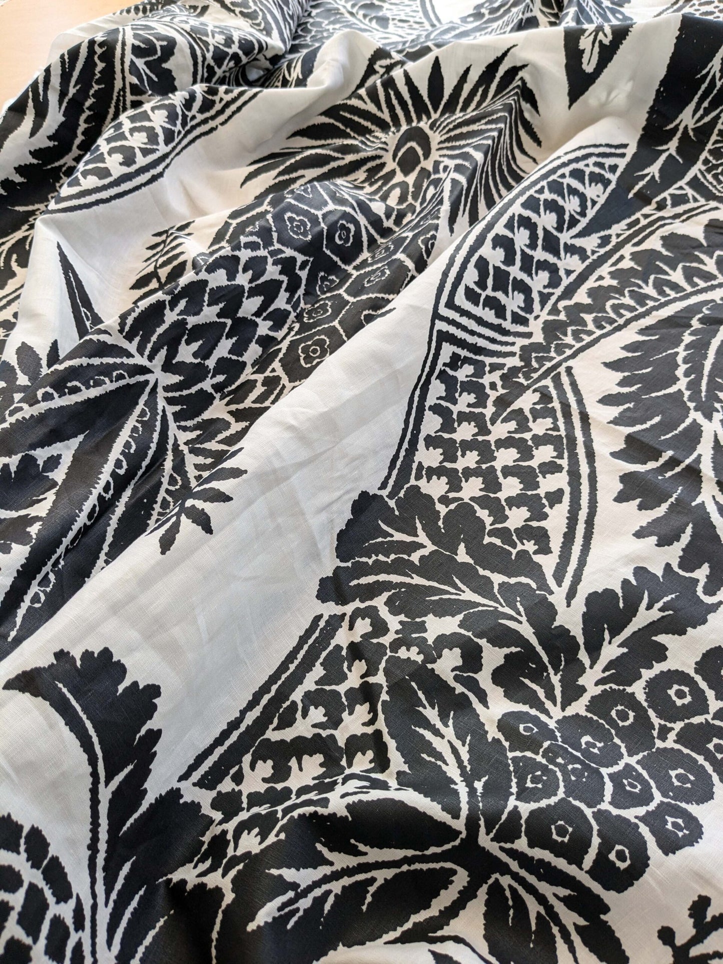 33 EV38 Scalamandre East India Bianco Nero Black White Printed Linen Damask 2.2y MSRP USD 440/Y