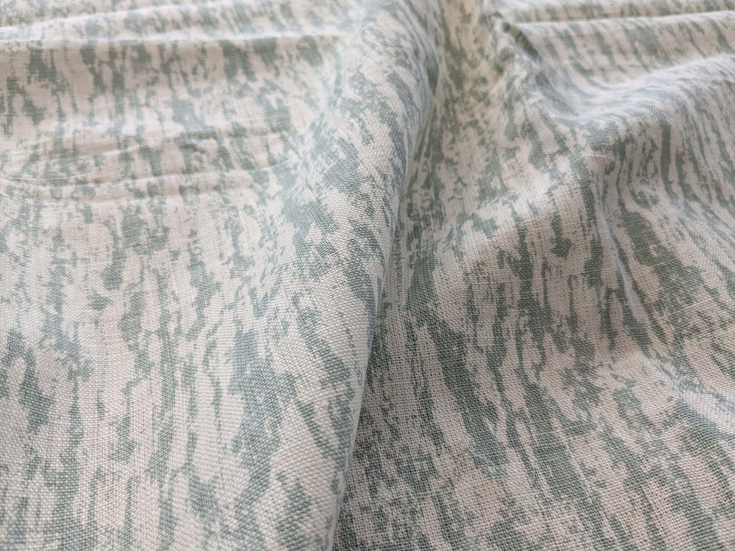 34 EV38 Scalamandre Strie Abstract Aqua White 2.1y