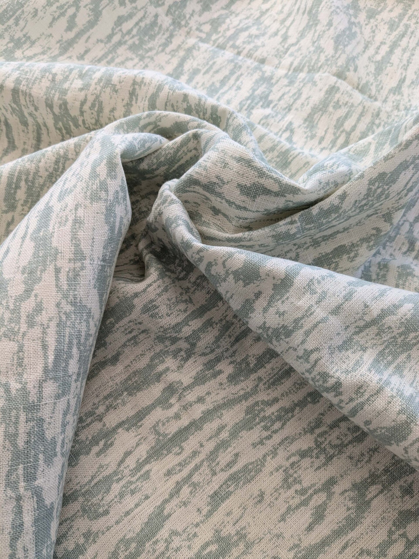 34 EV38 Scalamandre Strie Abstract Aqua White 2.1y