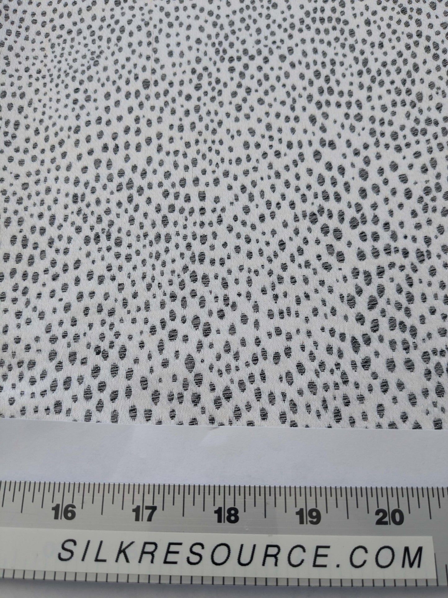 8 EV39 2.4y Scalamandre STINGRAY FLAX Jacquard MSRP USD 218/y