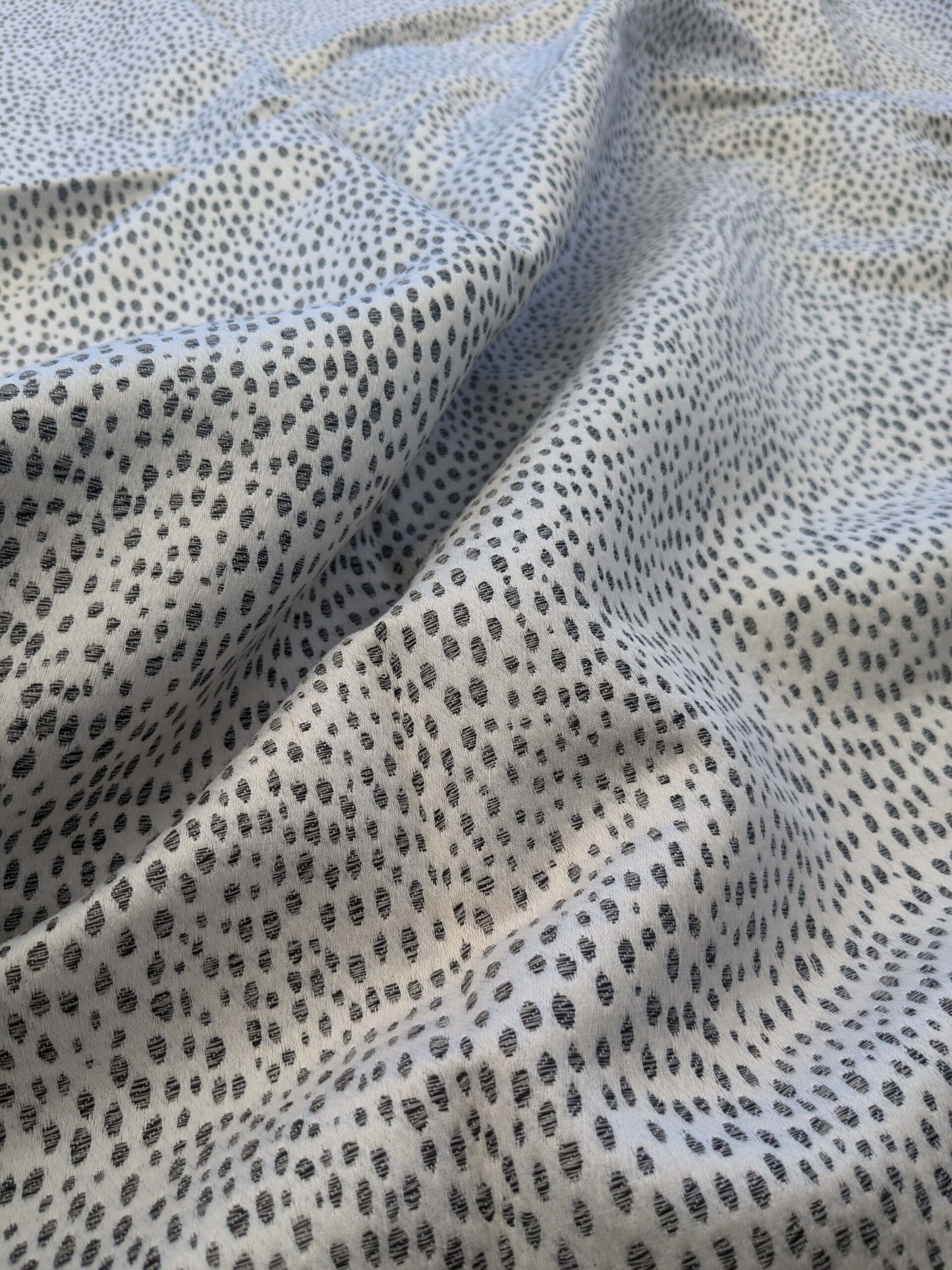 8 EV39 2.4y Scalamandre STINGRAY FLAX Jacquard MSRP USD 218/y