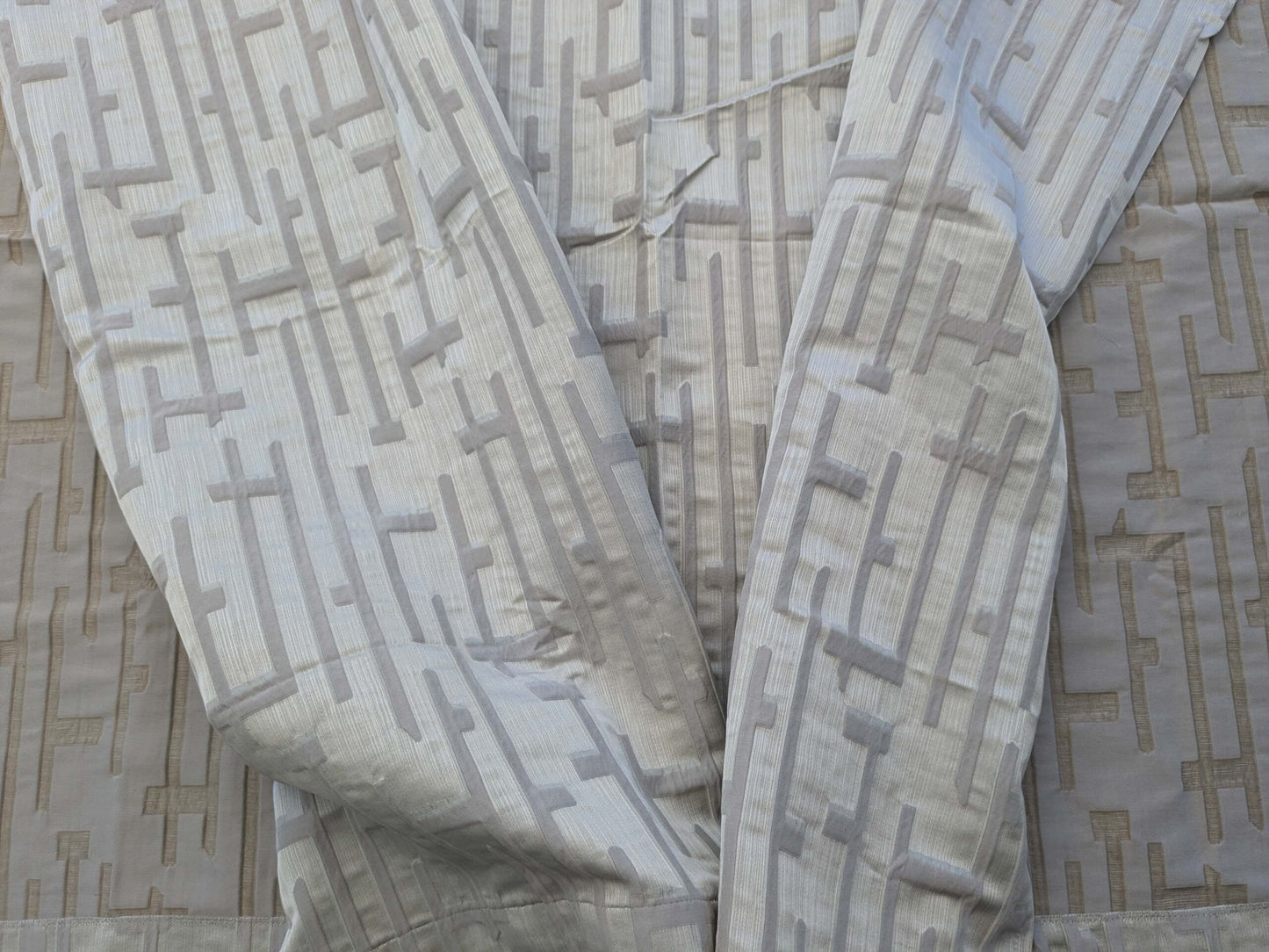 9 EV39 2.4y Scalamandre Tableau Glacier Gray Jacquard Geometric Graphic MSRP USD330/y