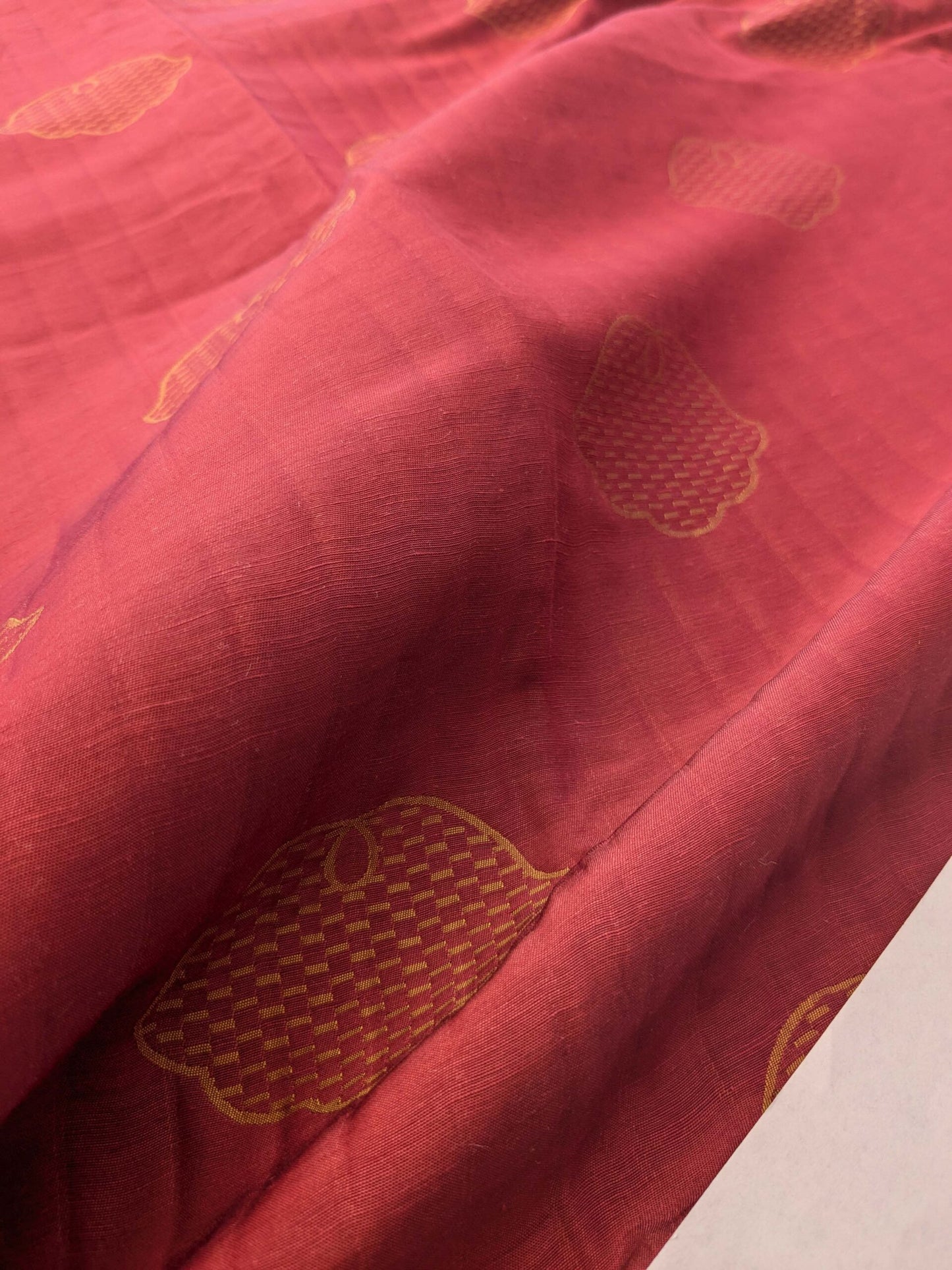 10 EV39 2.4y Scalamandre Colony Fan Faliero Small Scale Red Gold Classy Art Deco