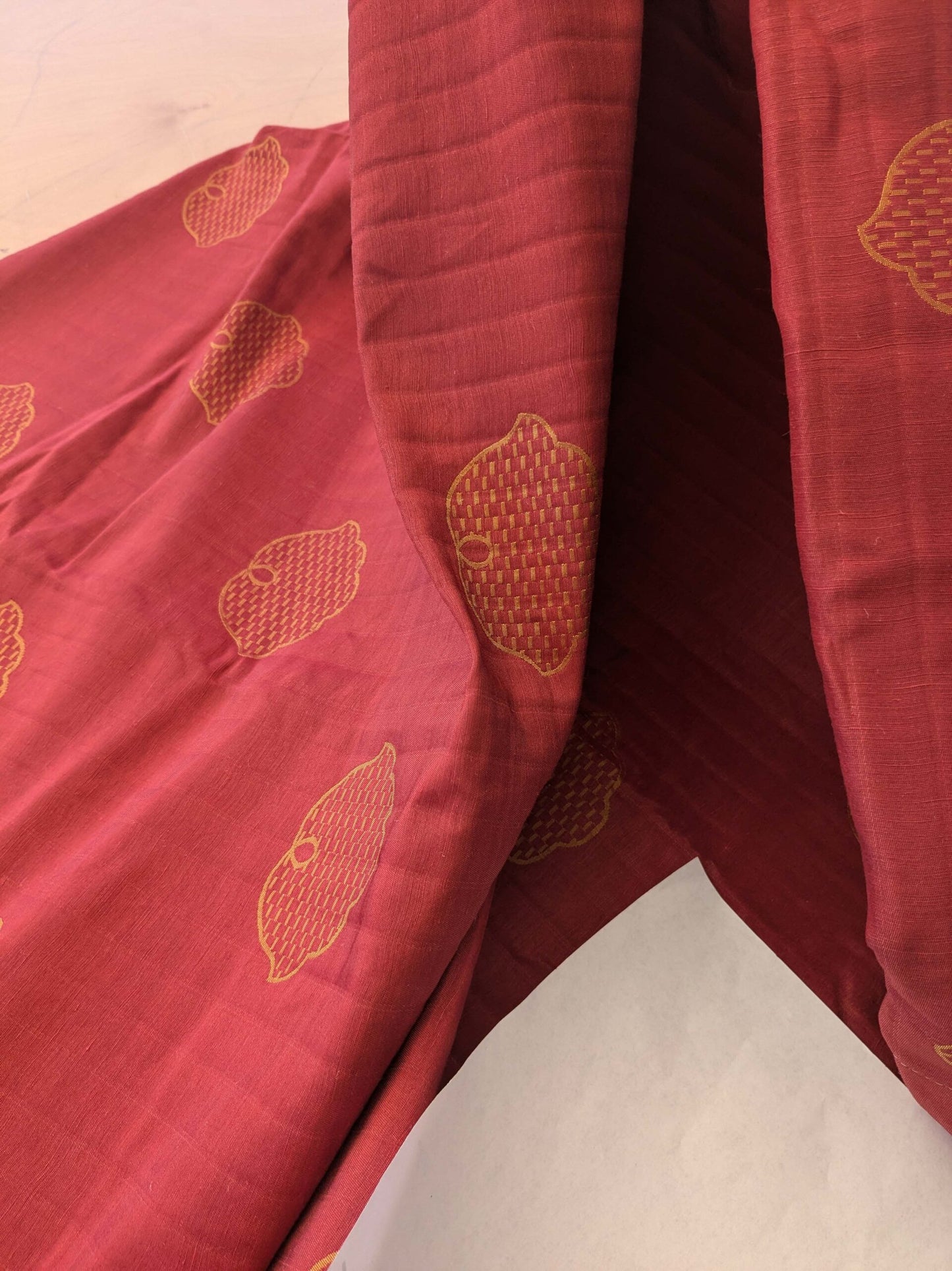 10 EV39 2.4y Scalamandre Colony Fan Faliero Small Scale Red Gold Classy Art Deco